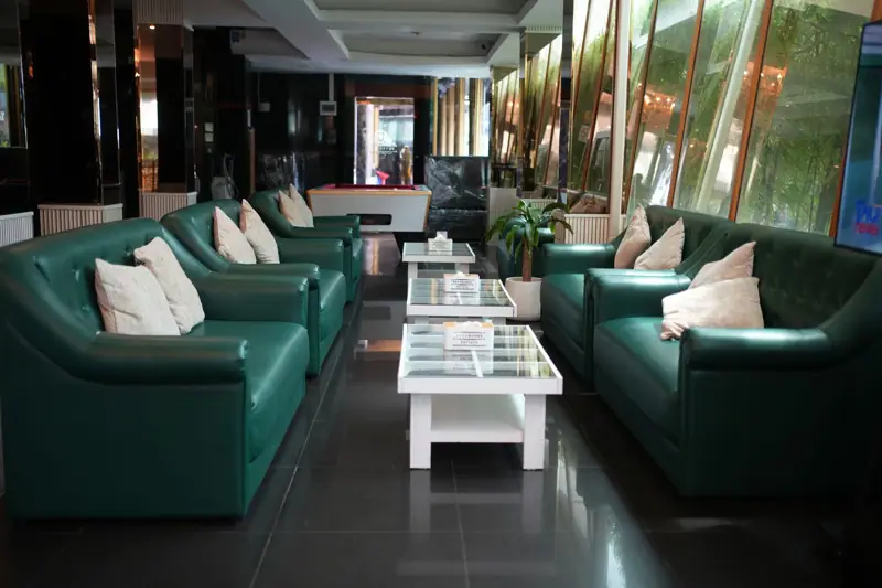 Lobby lounge